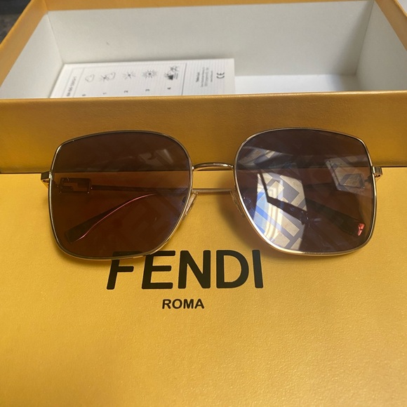Fendi Baguette gold FF pattern sunglasses - worn twice in New Condition - Picture 4 of 14